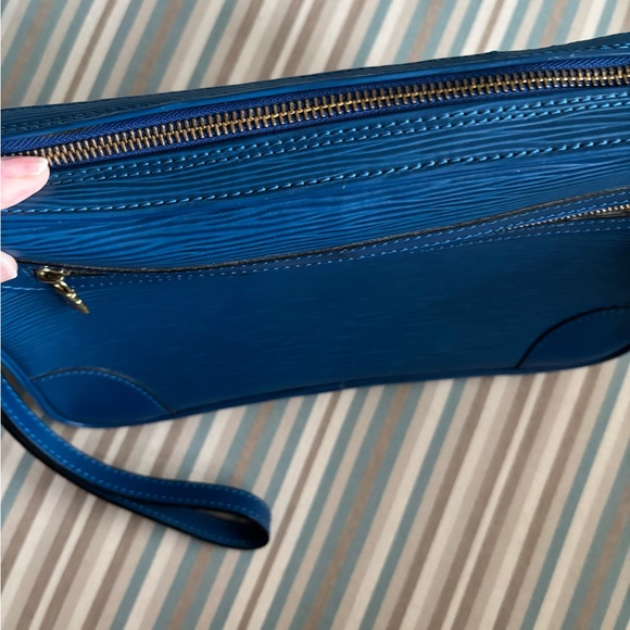 Louis Vuitton EPI Bag - Picture 10 of 11